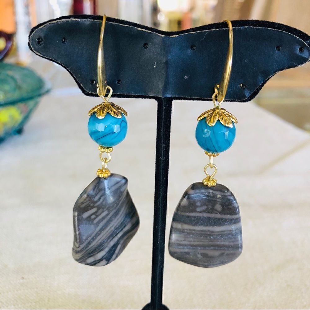Pierced earrings 